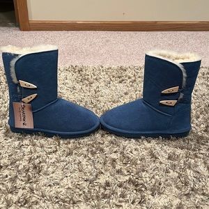 Brand New Women’s Size 6 BearPaw boots